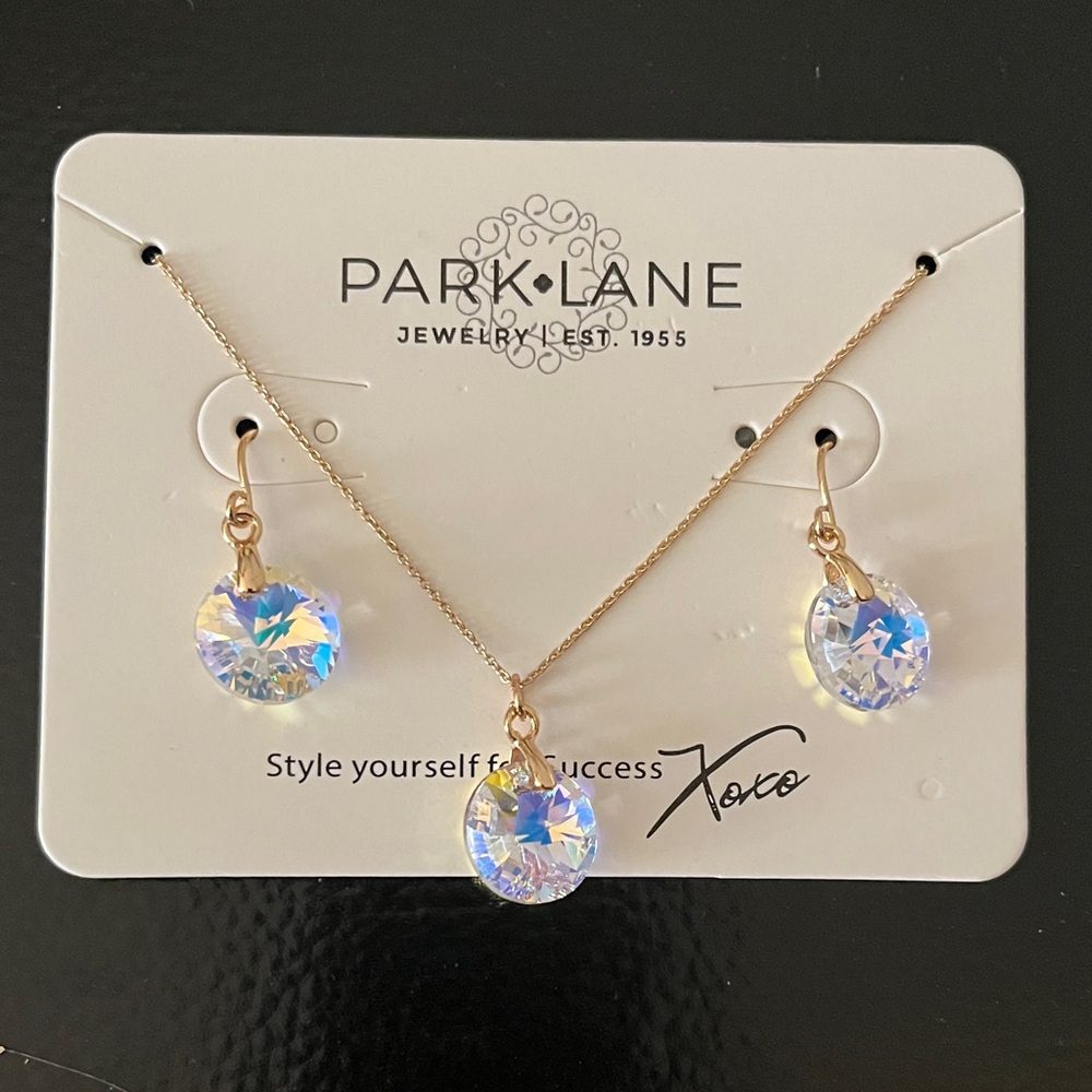 Park Lane Gold Necklace with Iridescent Crystal Set